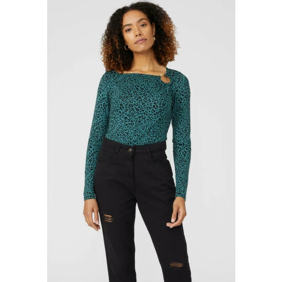 Maine Twist Front Top For Female 3 Maine Twist Front Top For Female